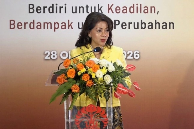 Perwakilan mahasiswa Program Doktor Ilmu Hukum Fakultas Hukum Universitas Indonesia (FHUI), Melli Darsa dalam peringatan Dies Natalis ke-102 FHUI, Rabu (28/10/2026). Foto: Firyal